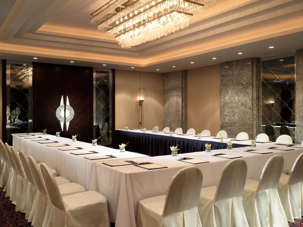 The Peninsula Manila Hotel